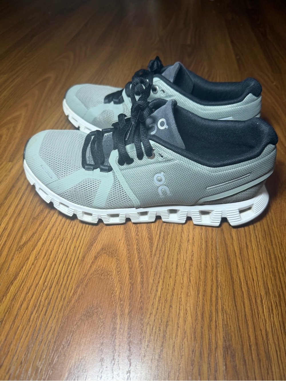 On Cloud 5 Running Athletic sneakers 7.5 Kelp/Shadow.